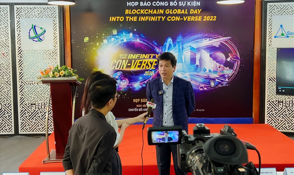 Ông Huỳnh Kim Tước, CEO của SIHUB nhấn mạnh đến tầm quan trọng, cần thiết của blockchain trong cuộc sống hiện tại. Ảnh: Linh Phan