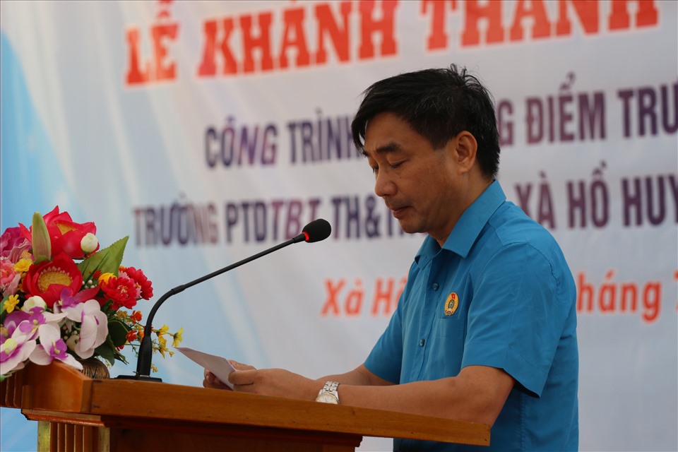 Ông Nguyễn Chương Phát - Chủ tịch LĐLĐ tỉnh Yên Bái phát biểu tại buổi lễ.