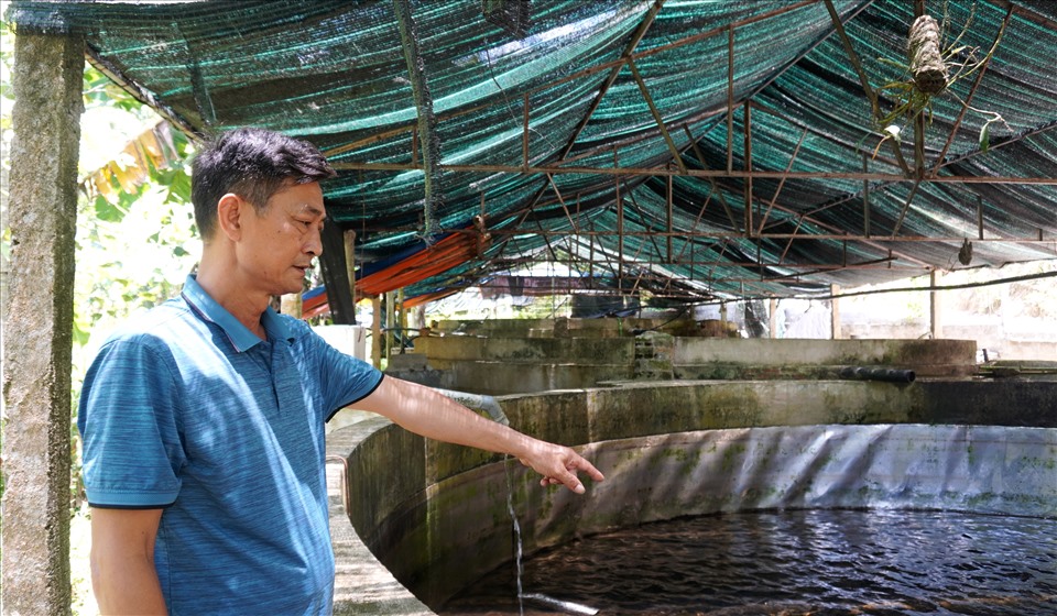 Đến năm 2010, ông Hà Khắc Sâm (ở thị trấn huyện Lang Chánh, tỉnh Thanh Hóa) đã quyết định “rời phố” lên núi Pù Rinh xây dựng mô hình nuôi cá. Ảnh: Q.D