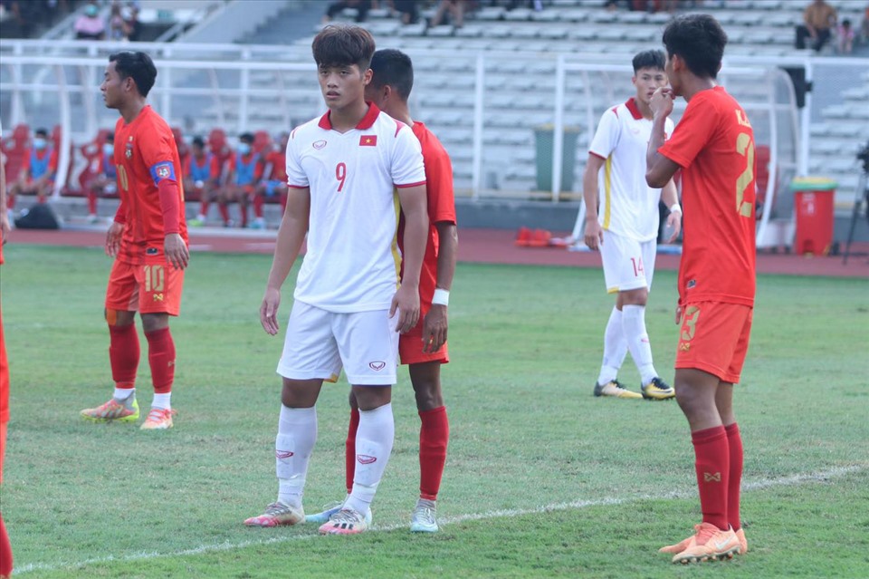 U19 Việt Nam thi đấu ổn định trước Myanmar. Ảnh: H.A
