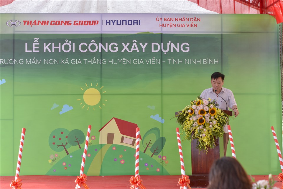 Ông Nguyễn Anh Tuấn - Phó Chủ tịch UBND huyện Gia Viễn phát biểu tại buổi lễ
