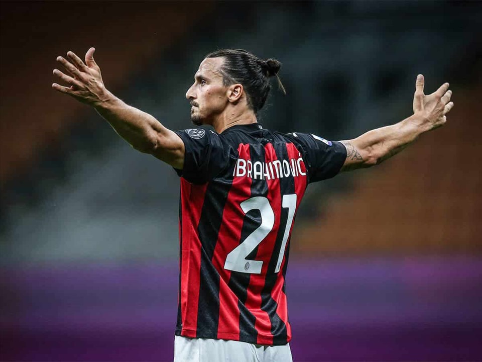 Ibrahimovic trở thành cầu thủ cao tuổi nhất đang thi đấu tại Serie A. Ảnh: AFP