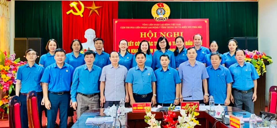 Tham dự Hội nghị có lãnh đạo Tổng LĐLĐ Việt Nam, cùng đông đảo đồng chí là lãnh đạo, cán bộ LĐLĐ các tỉnh trong cụm thi đua trung du và miền núi phía Bắc.