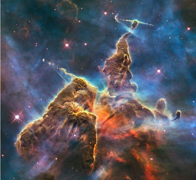 Ảnh tổng hợp năm 2010 từ kính thiên văn Hubble cho thấy một đỉnh trong vườn ươm sao Tinh vân Thuyền Để. Ảnh: Hubble