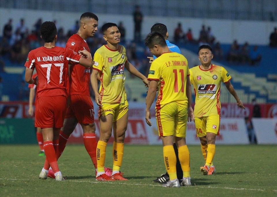 Câu lạc bộ Thanh Hoá không hài lòng với những quyết định của trọng tài trong trận đấu gặp Nam Định ở vòng 6 V.League 2022. Ảnh: H.A
