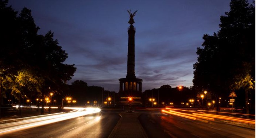 Berlin cũng tắt đèn để tiết kiệm năng lượng. Ảnh: DPA