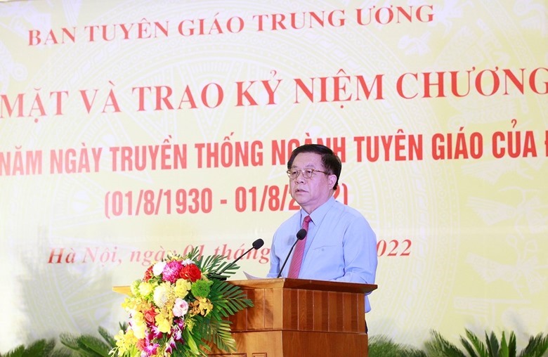 Trưởng Ban Tuyên giáo Trung ương Nguyễn Trọng Nghĩa phát biểu tại cuộc họp mặt. Ảnh: Phạm Cường