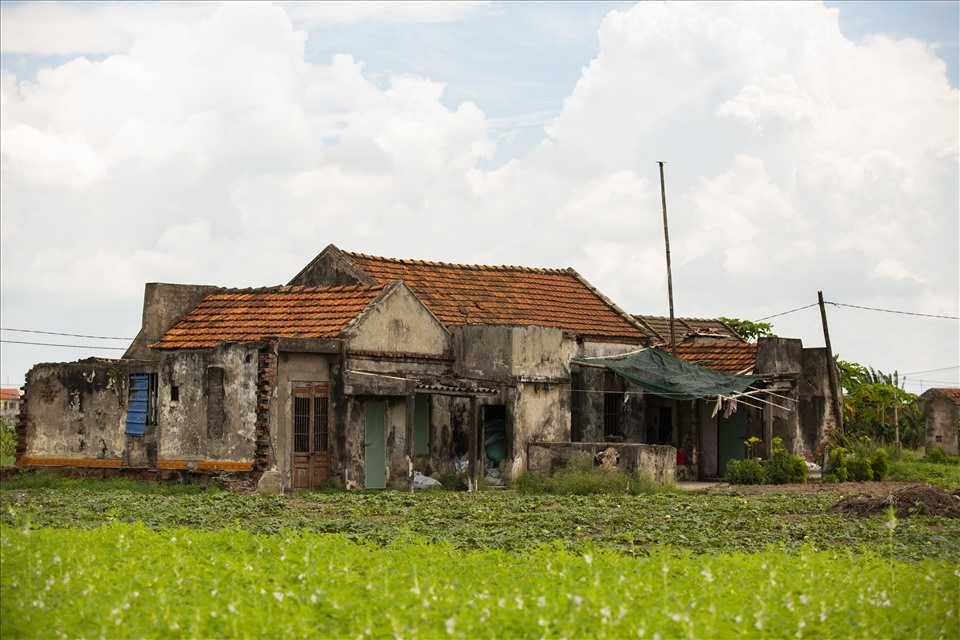 Ngôi làng hầu như bị xóa sổ sau cơn bão khủng Damrey hồi tháng 9.2005.