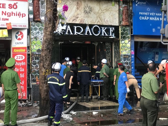 Trước khi hy sinh, 3 cảnh sát cứu 8 người ra khỏi vụ cháy quán karaoke ở Hà Nội.