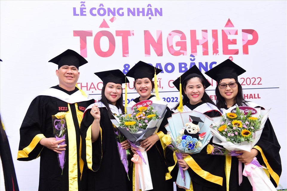 Lễ Phục Tốt Nghiệp Khác Biệt Của 1 Số Trường Đại Học Ở Việt Nam