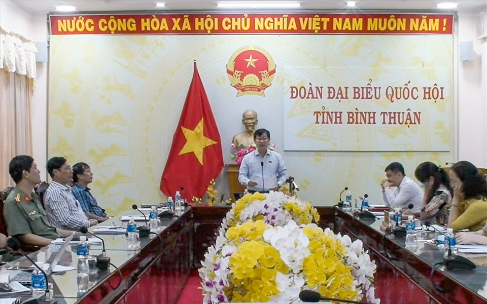 Đại biểu Nguyễn Hữu Thông – Đoàn ĐBQH tỉnh Bình Thuận đặt câu hỏi từ điểm cầu Bình Thuận.