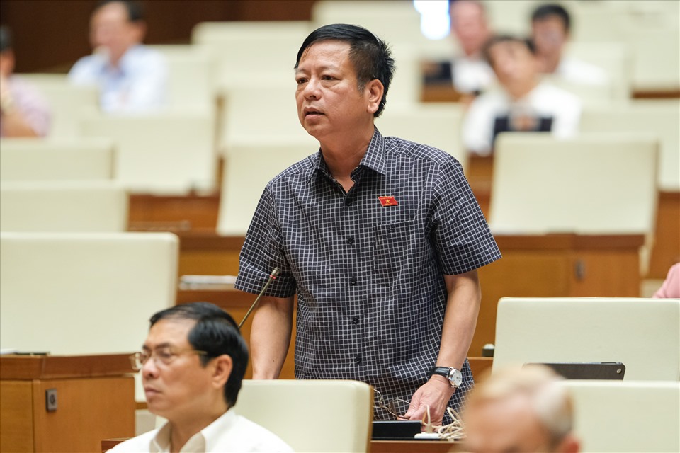 Đại biểu Nguyễn Trường Giang - Đoàn ĐBQH tỉnh Đắk Nông tranh luận