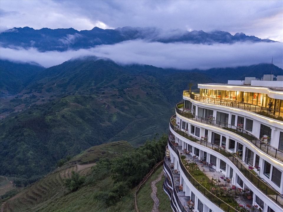 Pao‘s Sapa Leisure - khách sạn với không gian thoáng đạt, bao quanh bởi thung lũng Mường Hoa.