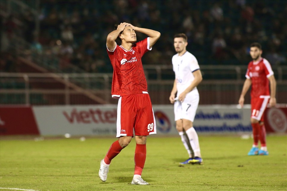 Nhâm Mạnh Dũng chơi tích cực từ khi vào sân nhưng chưa thể ghi bàn cho Viettel FC. Ảnh: Thanh Vũ