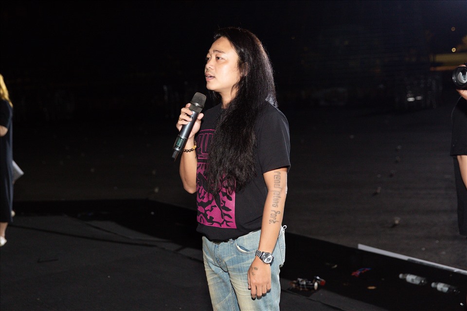 Với kinh nghiệm trong các cuộc thi nhan sắc lớn tại Việt Nam, Catwalk Director Crazy Nhok đã được Ban Tổ chức chọn để hướng dẫn catwalk cho các thí sinh. Đồng thời, cô đảm nhận vai trò Catwalk Director trong đêm Chung kết.  Ảnh: BTC
