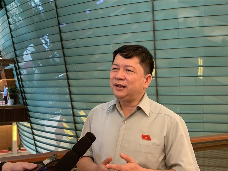 ĐBQH Quốc hội Tạ Văn Hạ - Phó Chủ nhiệm Uỷ ban Văn hoá, Giáo dục của Quốc hội.