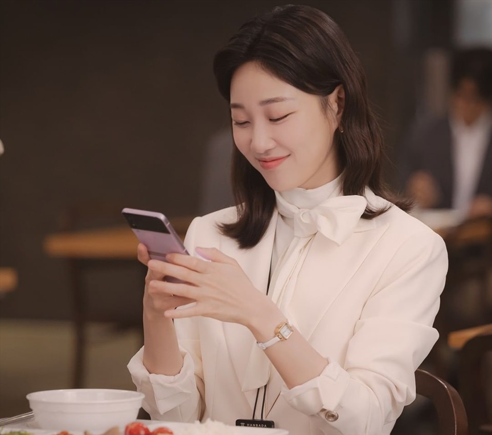 “Luật sư nắng xuân” Choi Su Yeon được yêu thích trong phim. Ảnh: ENA.