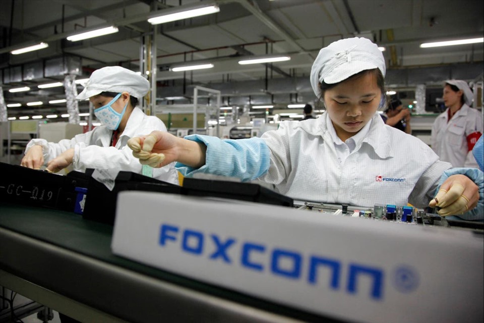 Foxconn không khỏi lo lắng khi doanh thu điện thoại giảm. Ảnh chụp màn hình.