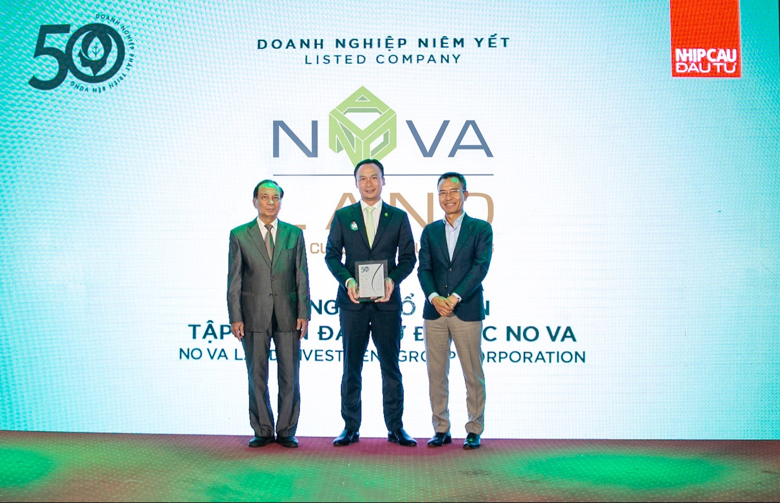 Ông Nguyễn Ngọc Huyên, Tổng Giám đốc Novaland nhận giải thưởng Doanh nghiệp Phát triển bền vững 2022