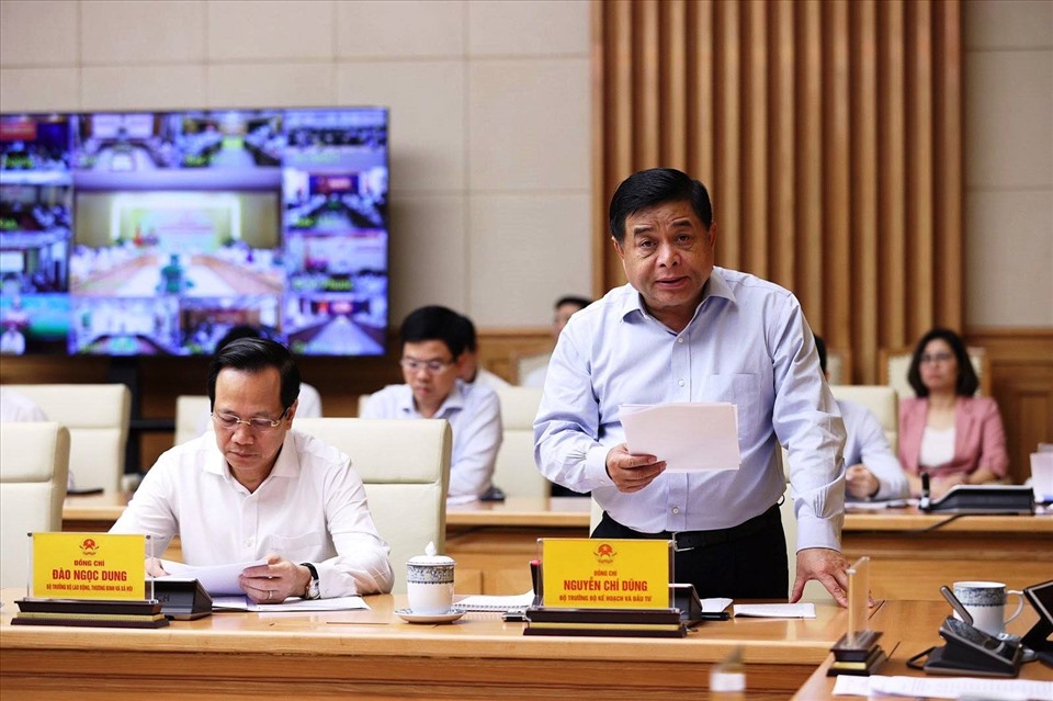 Bộ trưởng Nguyễn Chí Dũng đề xuất các giải pháp hỗ trợ doanh nghiệp. Ảnh: Hồng Vân