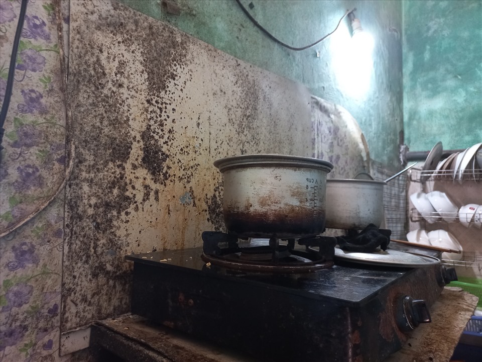 Việc nấu ăn bằng bếp gas trong phòng trọ cũng tiềm ẩn nhiều nguy cơ cháy, nổ.