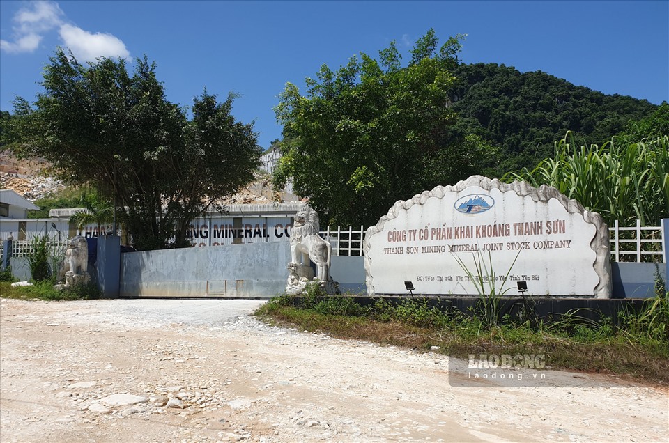 Trụ sở chính, mỏ khai thác và khu chế tác đá của Công ty CP khai khoáng Thanh Sơn đều nằm trên cùng địa chỉ.