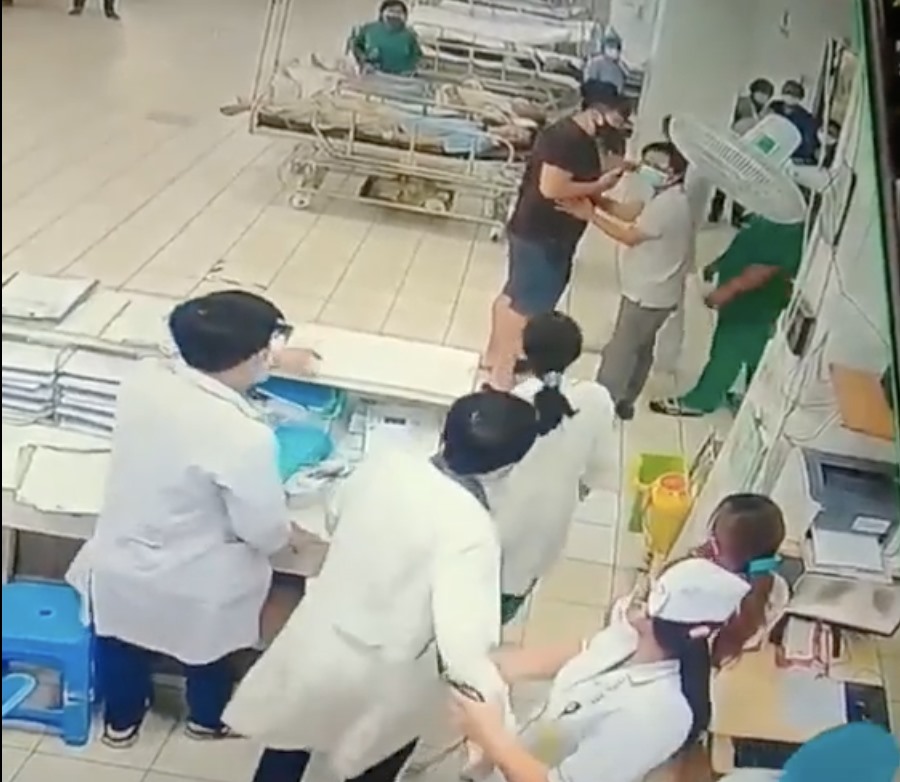 người nhà bệnh nhân hành hung bác sĩ tại Bệnh viện Nhân dân Gia Định
