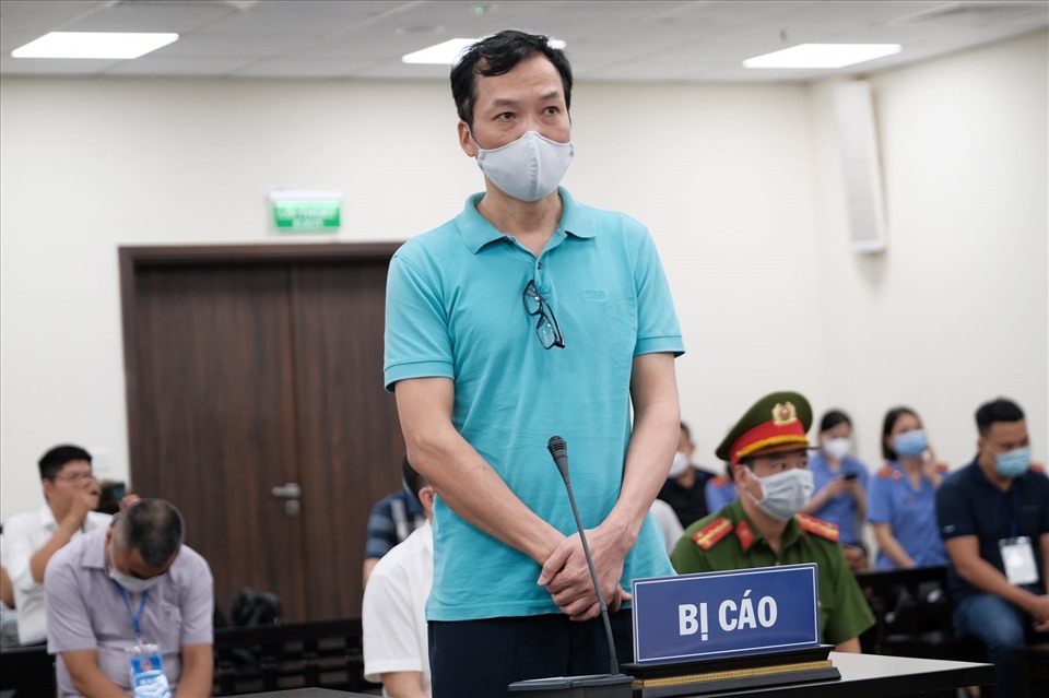 Bị cáo Nguyễn Đức Châu (49 tuổi) - cựu Đội trưởng Cảnh sát hình sự quận Tây Hồ tại phiên toà. Ảnh: V.D