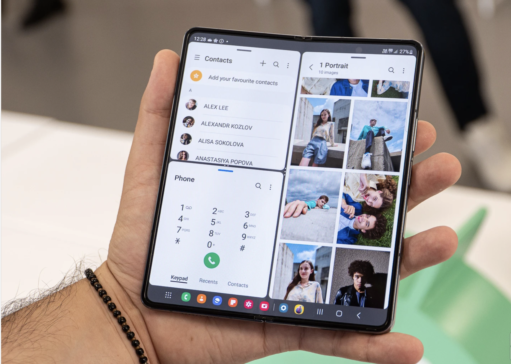 Galaxy Z Fold 4: Bạn muốn biết chiếc điện thoại Galaxy Z Fold 4 của Samsung có gì đặc biệt? Hãy xem những hình ảnh liên quan đến chiếc điện thoại này để khám phá những tính năng hấp dẫn và thiết kế độc đáo của nó.