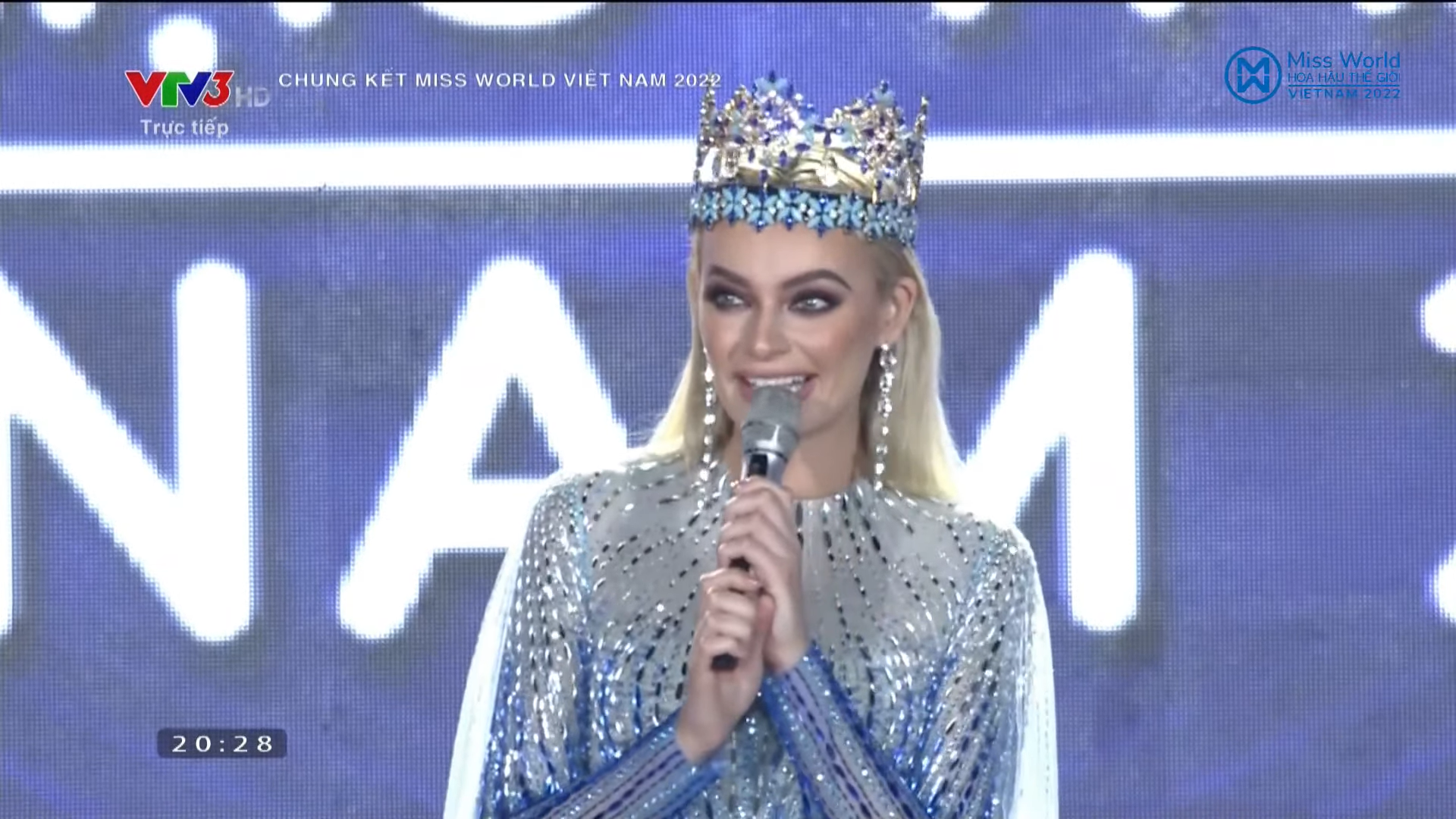 Miss World 2021 Karolina Bielawska gửi lời chào đến khán giả
