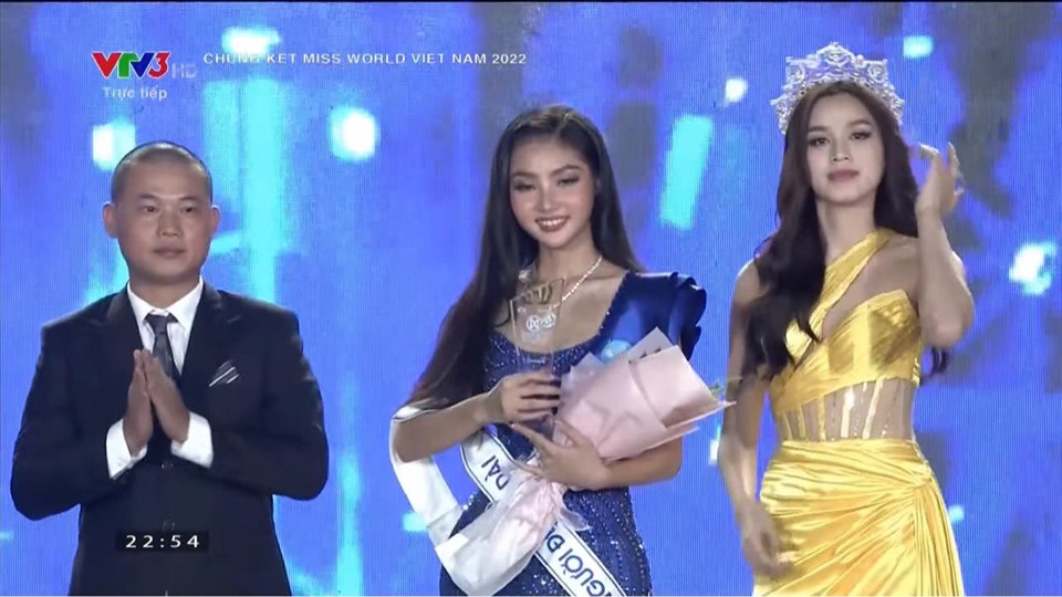 Đặng Thị Kim Thoa đoạt giải Người đẹp áo dài.