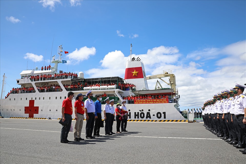 Tàu HQ 561 đưa hơn 200 đại biểu đi thăm quân và dân trên quần đảo Trường Sa hồi tháng 5.2022.