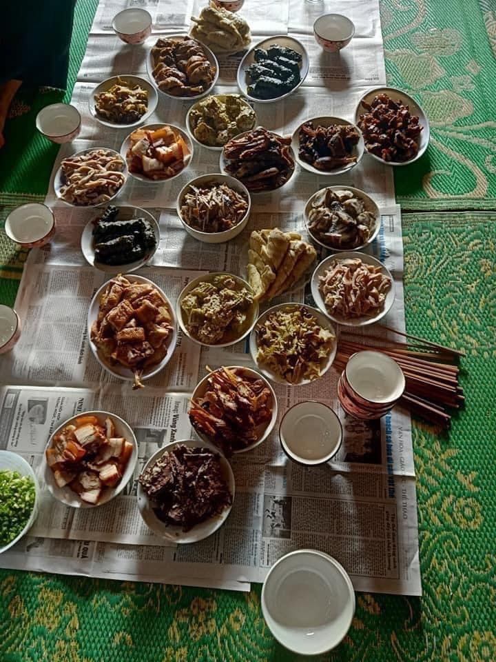 Mâm cỗ sum vầy trong dịp rằm tháng 7.