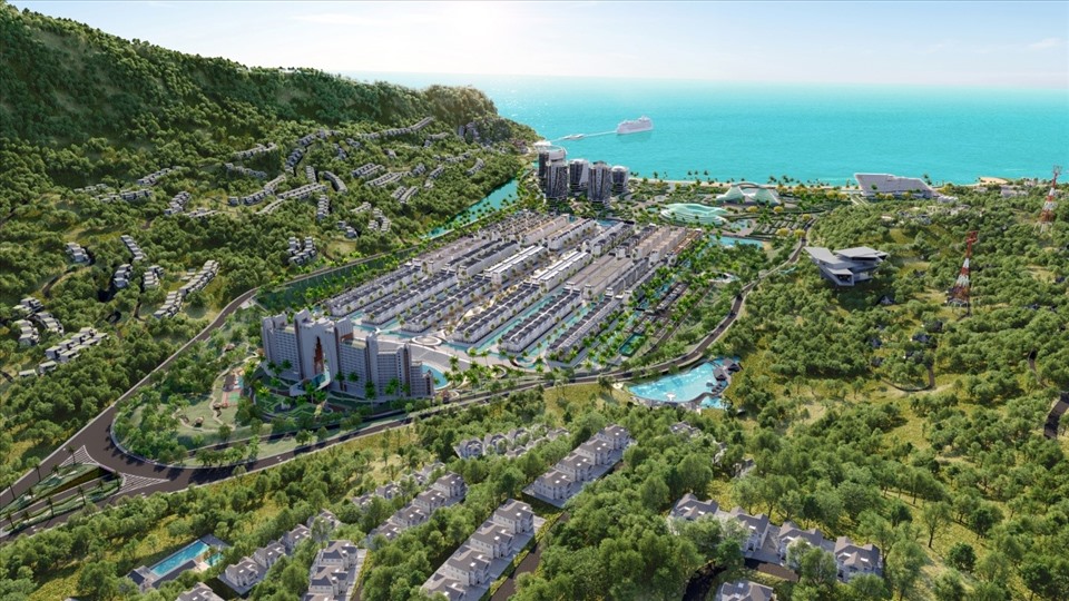 Đến đây, du khách có thể lựa chọn đi bằng cáp treo, cano hay đi bộ vỡi thời gian không quá 20 phút. Bán đảo cách sân bay 40 phút di chuyển nên khá thuận tiện cho việc đi lại.