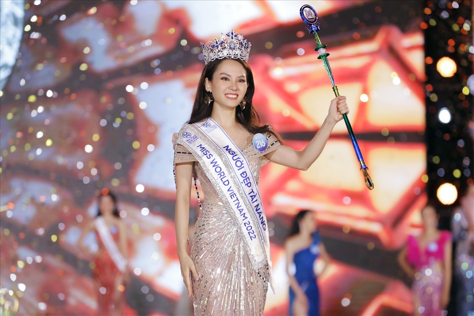Với câu trả lời ứng xử xuất sắc, Huỳnh Nguyễn Mai Phương chính thức trở thành Tân Miss World Việt Nam 2022. Cô cũng sẽ là đại diện tiếp theo của Việt Nam tham dự Miss World. Ảnh: MWVN.