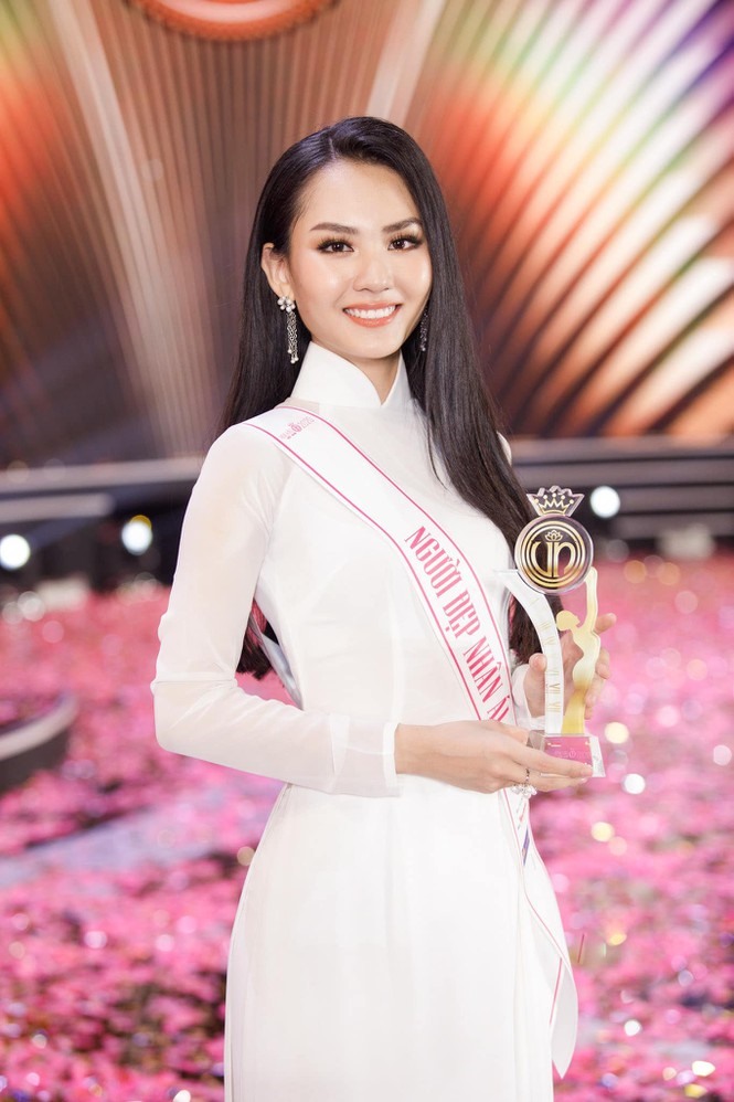 Tại thời điểm đó, thành tích top 5 và giải thưởng phụ Người đẹp nhân ái của Mai Phương khiến nhiều người tiếc nuối. Bởi trước đó, cô được nhiều người dự đoán lọt top 3 chung cuộc. Ảnh: HHVN.