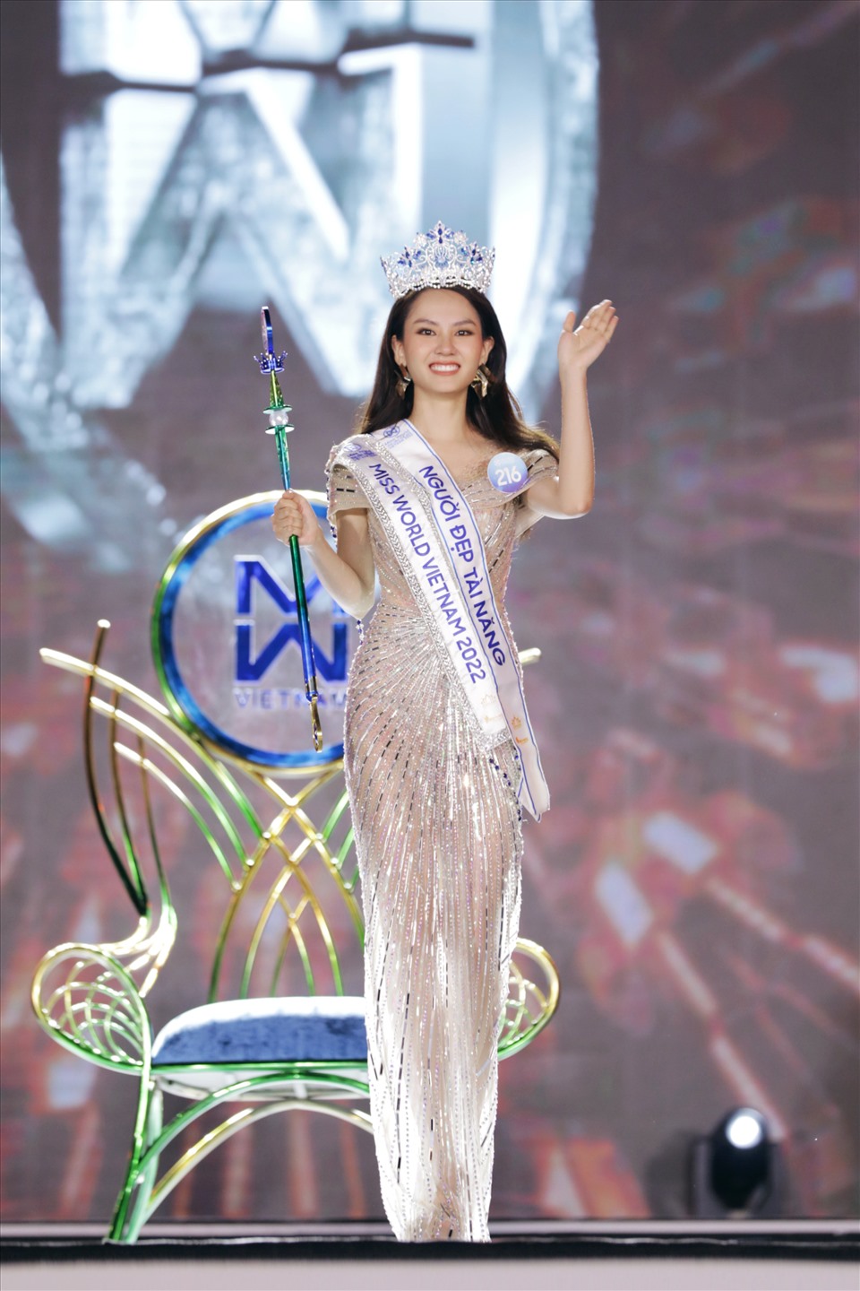 Hoa hậu Mai Phương sinh năm 1999, đến từ Đồng Nai. Ngay từ đầu cuộc thi cô đã gây được ấn tượng vì từng lọt top 5 Hoa hậu Việt Nam 2022. Trong đêm chung kết cô cũng là một trong những thí sinh thể hiện tốt ở tất cả các phần thi, đặc biệt là thi ứng xử. Ảnh: MWVN.