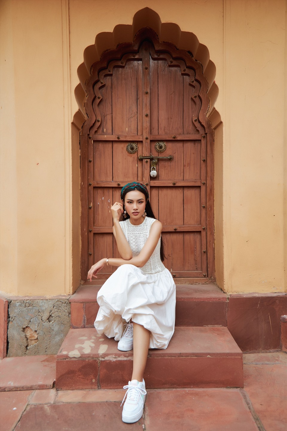 Á hậu Thủy Tiên tại pháo đài Amer. Đây là pháo đài ở thị trấn Amer, Rajasthan, Ấn Độ, nằm cách Jaipur, thủ phủ của Rajasthan 11km.