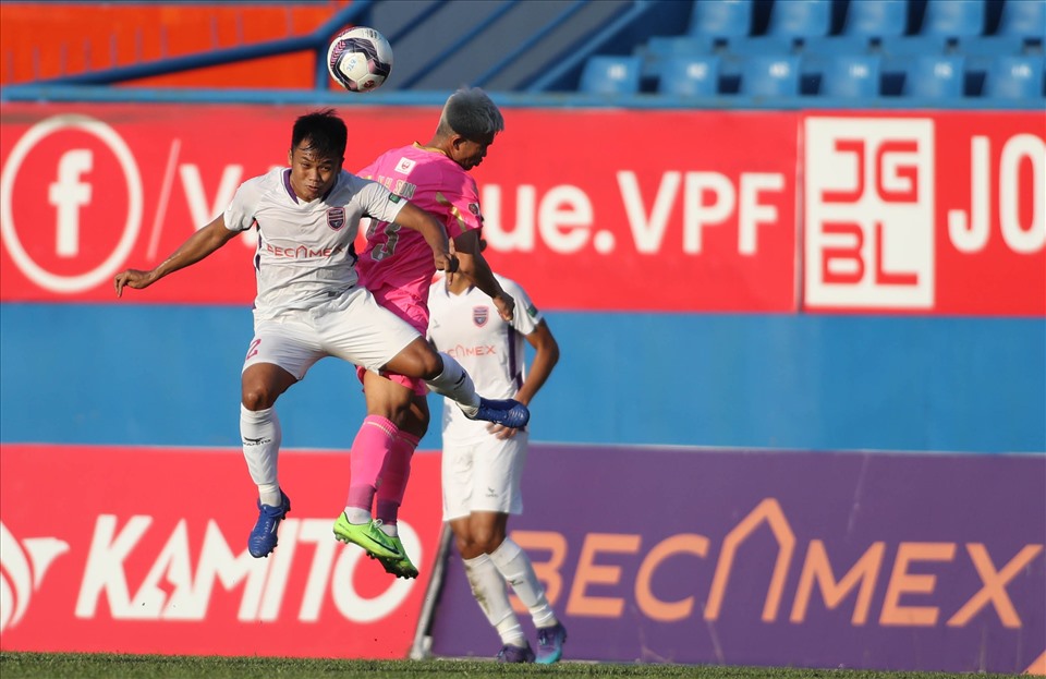 Với thất bại 1-2 trước Bình Dương, Sài Gòn FC chưa thể thoát khỏi vị trí cuối bảng xếp hạng. Huấn luyện viên Lê Huỳnh Đức và Phùng Thanh Phương cần đưa ra các phương án điều chỉnh hợp lý nếu không muốn đội nhà tiếp tục chìm sâu khi giai đoạn 1 V.League 2022 sắp kết thúc.
