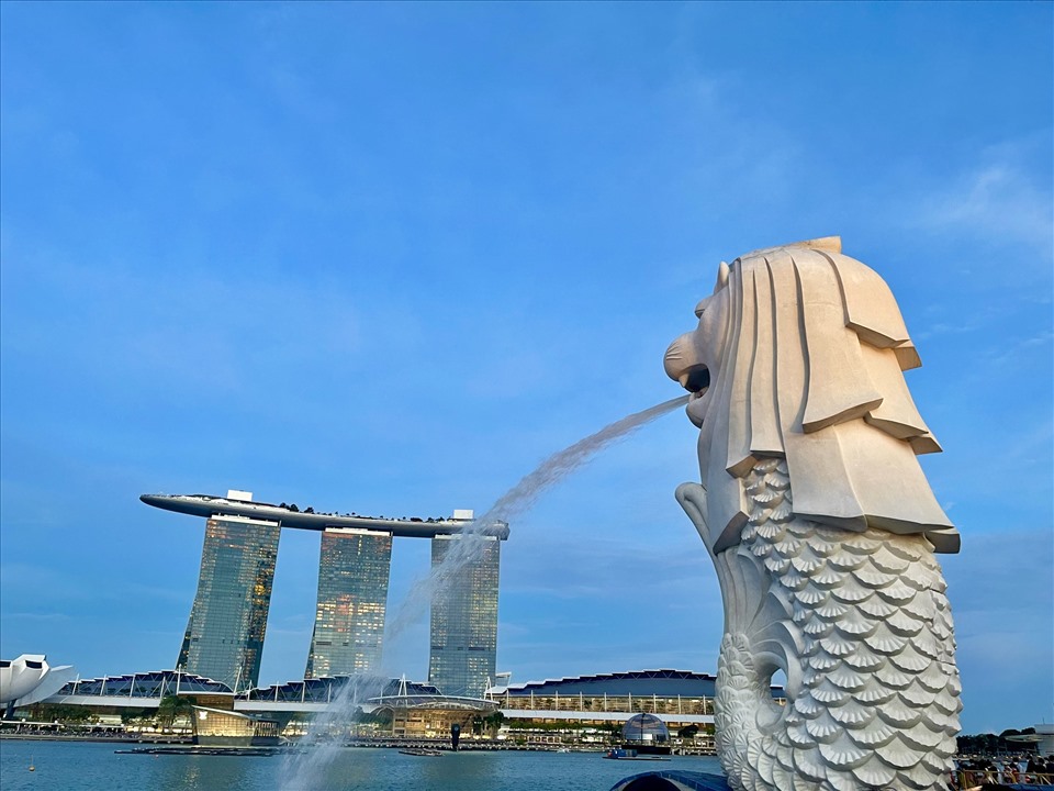 Sau thời gian học tập, thầy trò các sinh viên sẽ được tự do “tung hoành” ở Đảo quốc sư tử, chụp ảnh check-in với bức tượng Merlion tại công viên Merlion nổi tiếng ở Singapore.