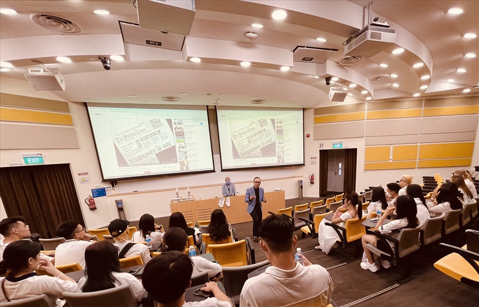 Hành trình “vừa học, vừa chơi” bắt đầu với hai ngôi trường nổi tiếng ở Singapore là trường Đại học Nanyang (NTU) và Đại học Singapore Management University (SMU) cũng như trải nghiệm 1 ngày làm sinh viên ở đây.