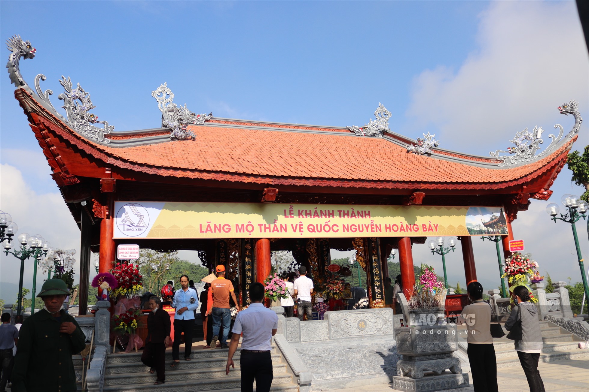 Đền Bảo Hà ở xã Bảo Hà, huyện Bảo Yên, tỉnh Lào Cai từ lâu được biết đến là một địa chỉ văn hóa tâm linh với tên gọi dân gian là Đền ông Hoàng Bảy.