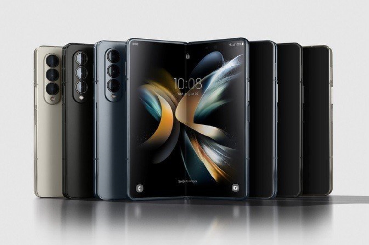 Mẫu điện thoại thông minh màn hình gập Galaxy Z Fold 4 sẽ được bán ra trên toàn cầu vào cuối tháng này. Ảnh: Samsung