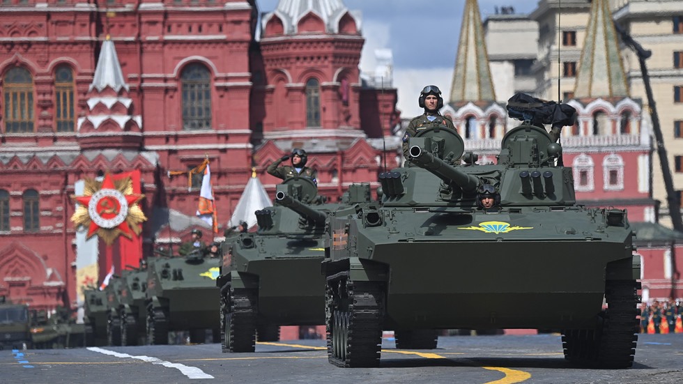 Xe quân sự Nga tham gia duyệt binh ở Mátxcơva, tháng 5.2022. Ảnh: Sputnik
