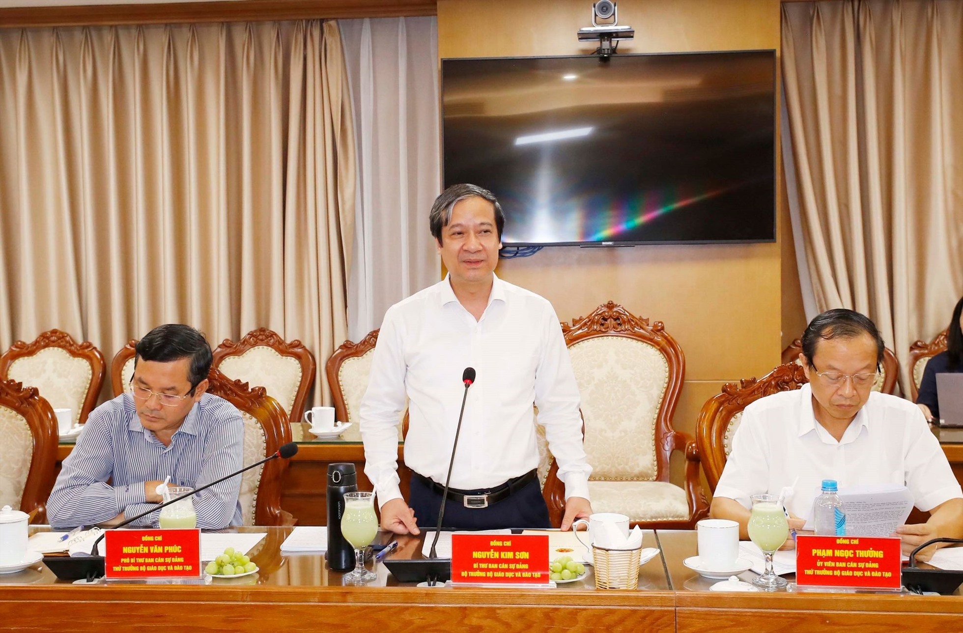 Bộ trưởng Bộ Giáo dục và Đào tạo Nguyễn Kim Sơn phát biểu tại cuộc làm việc. Ảnh: Phương Hoa