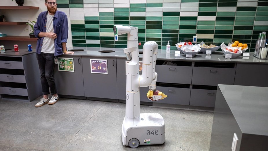 Robot AI có tên PaLM-SayCan sẽ thực hiện nhiệm vụ lấy đồ ăn cho các nhân viên văn phòng. Ảnh chụp màn hình.