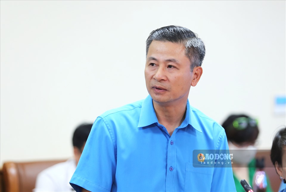 Chủ tịch Liên đoàn Lao động Thành phố Hà Nội Nguyễn Phi Thường trao đổi tại Hội nghị. Ảnh: Dương Anh
