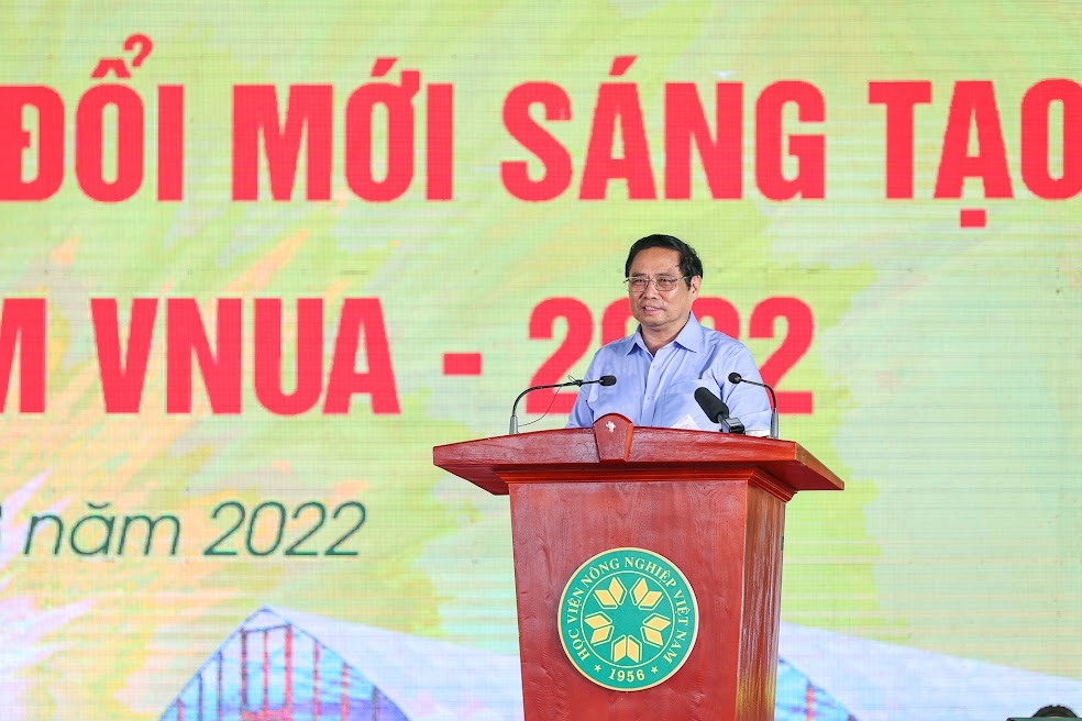 Thủ tướng Phạm Minh Chính phát biểu tại chương trình Hành trình khởi nghiệp đổi mới sáng tạo và ngày hội việc làm năm 2022 của Học viện Nông nghiệp. Ảnh: Nhật Bắc