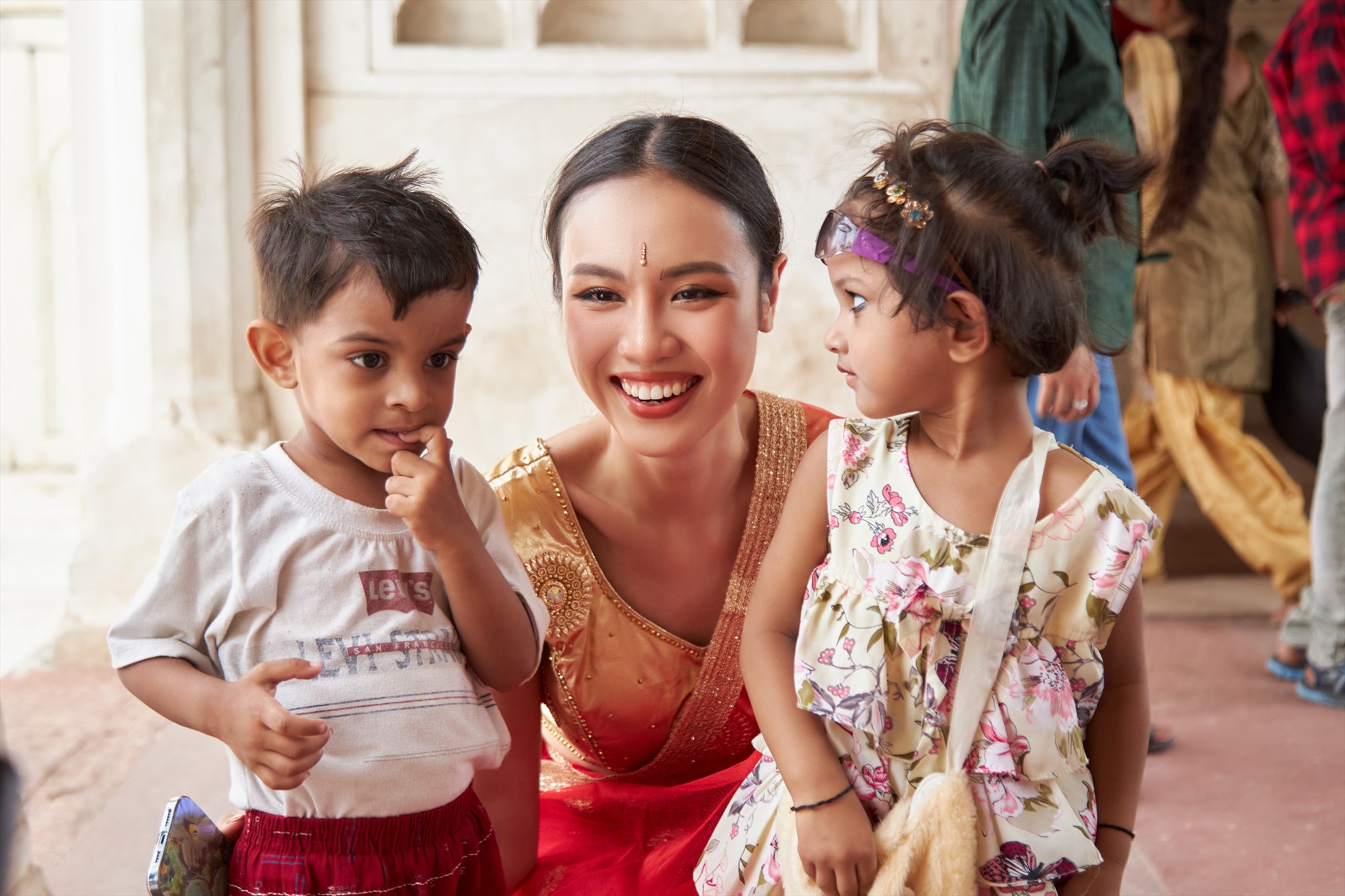 Với danh hiệu Đại sứ Du lịch Hoa hậu Hoàn vũ Việt Nam 2022, Á hậu Thủy Tiên tích cực lắng nghe, tìm hiểu và học hỏi thêm những điều thú vị về hình thức và sự phát triển du lịch tâm linh tại Ấn Độ. Ảnh: Sang Dao.
