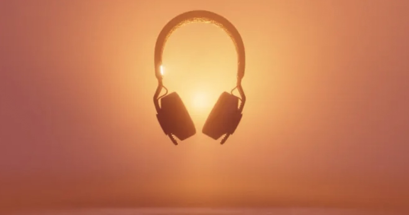 Mẫu tai nghe mới của Adidas cho phép người dùng sạc bằng cả ánh sáng tự nhiên và nhân tạo. Ảnh: Adidas